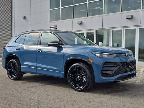 New 2026 Volkswagen Tiguan SE R-Line AWD/4WD image 3