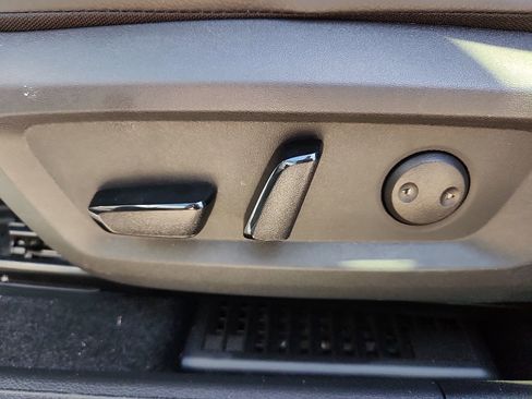 Used 2025 Nissan Rogue SL w/ SL Premium Package image 15