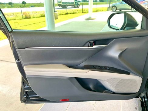 Used 2023 Toyota Camry SE FWD image 10