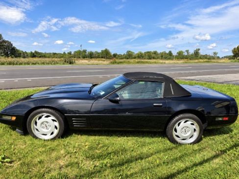 Used 1992 Chevrolet Corvette Convertible RWD image 8