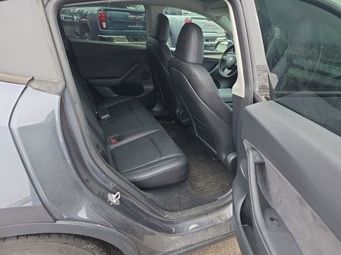 Used 2023 Tesla Model Y Performance image 12