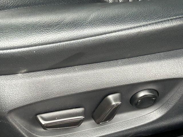 Used 2018 Toyota Camry SE w/ Convenience Package FWD image 21