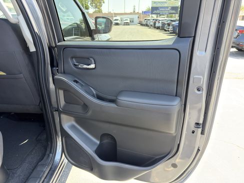 Used 2024 Nissan Frontier SV w/ SV Convenience Package RWD image 13