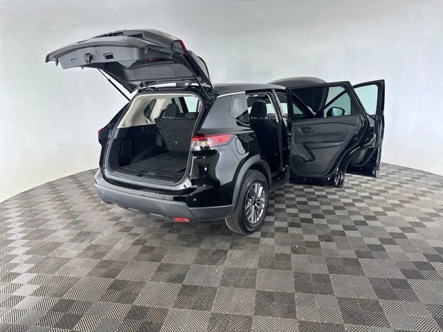 Used 2024 Nissan Rogue S AWD/4WD image 14