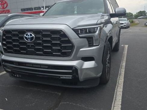 Used 2023 Toyota Sequoia Platinum AWD/4WD image 1