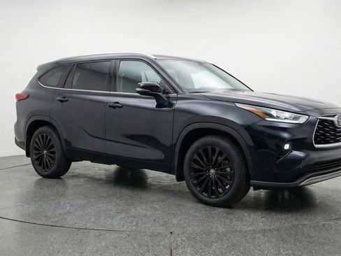 Used 2025 Toyota Highlander XSE image 1