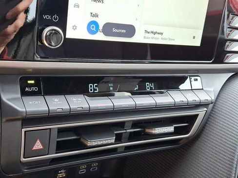 Used 2026 Toyota Camry SE image 14