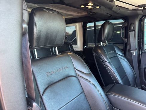 Used 2023 Jeep Wrangler Unlimited Sahara AWD/4WD image 16