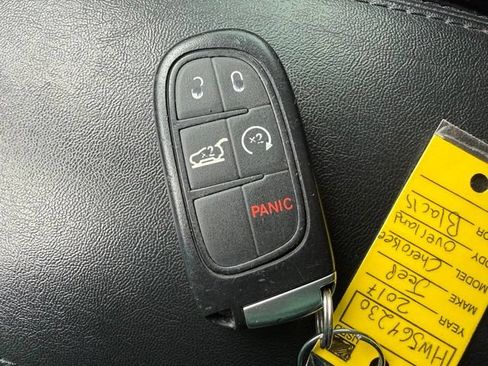 Used 2017 Jeep Cherokee Overland w/ Technology Group AWD/4WD image 15
