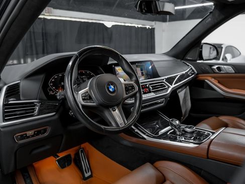 Used 2022 BMW X7 M50i w/ Executive Package image 3