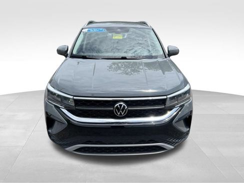Certified 2023 Volkswagen Taos SE FWD image 3