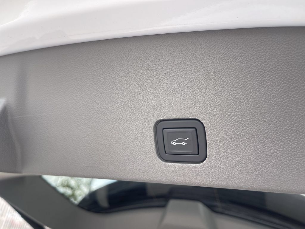 Certified 2024 Cadillac XT6 Premium Luxury w/ LPO, Floor Liner Package AWD/4WD image 7