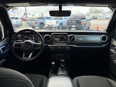 Used 2019 Jeep Wrangler Unlimited Sahara image 11