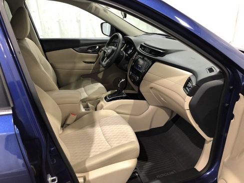 Used 2018 Nissan Rogue SV image 10