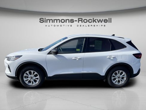 Used 2025 Ford Escape Active AWD/4WD image 2