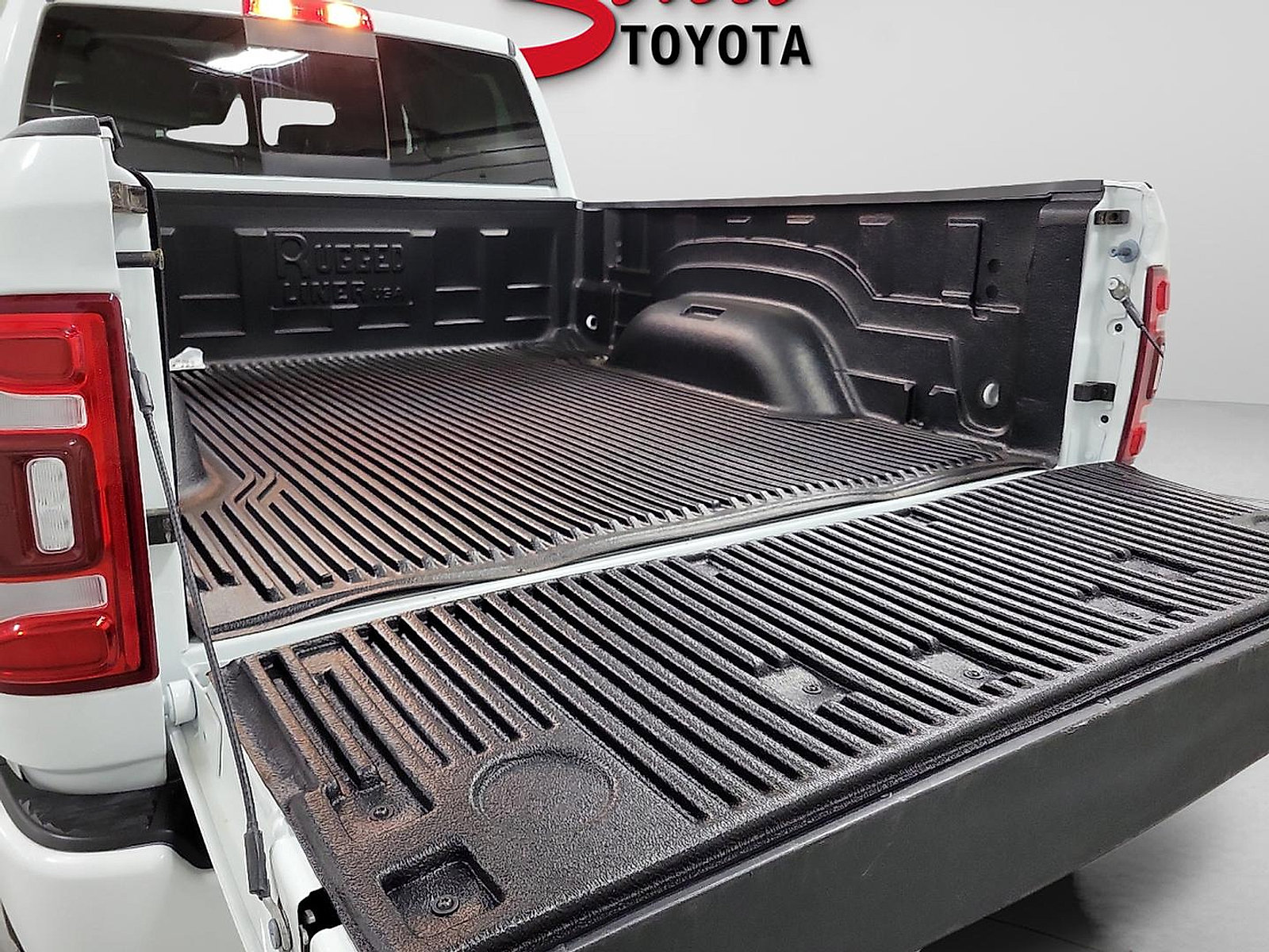 Used 2024 RAM 2500 Laramie w/ Safety Group AWD/4WD image 7