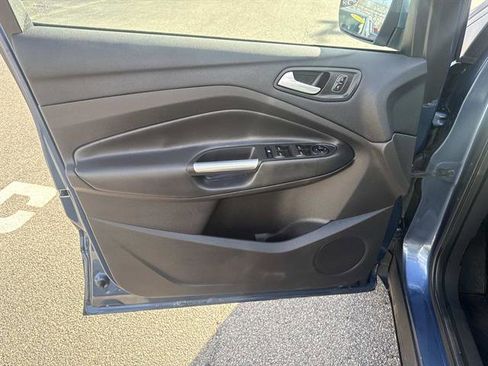 Certified 2018 Ford Escape SE image 17