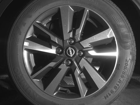 Used 2025 Nissan Versa SV w/ Trunk Package image 14