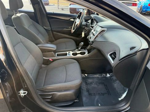 Used 2018 Chevrolet Cruze LS image 13