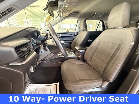 Used 2021 Ford Explorer XLT image 12