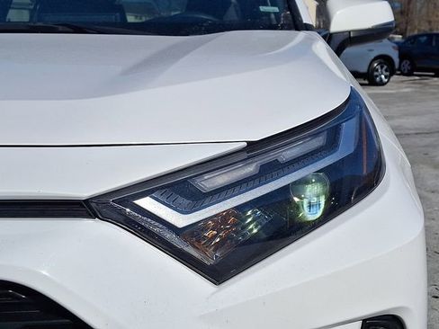 Used 2024 Toyota RAV4 XLE AWD/4WD image 9