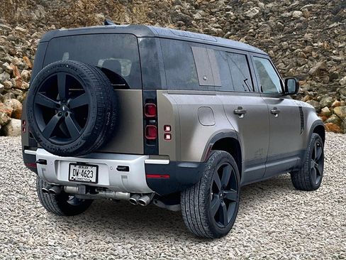 Used 2024 Land Rover Defender 110 SE image 2