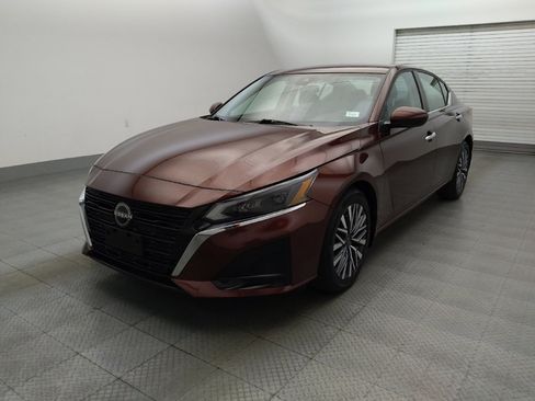 Used 2023 Nissan Altima 2.5 SV FWD image 13