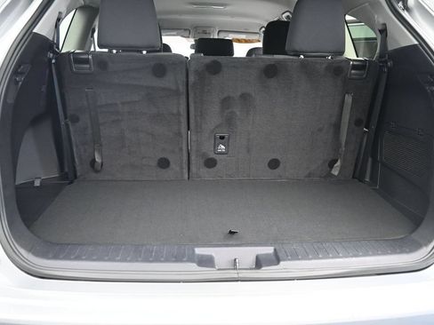 Used 2023 Toyota Highlander LE FWD image 15