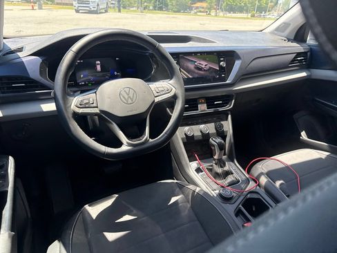 Used 2022 Volkswagen Taos SE FWD image 4