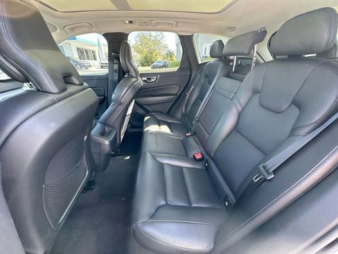 Used 2019 Volvo XC60 T5 Momentum w/ Premium Package image 24