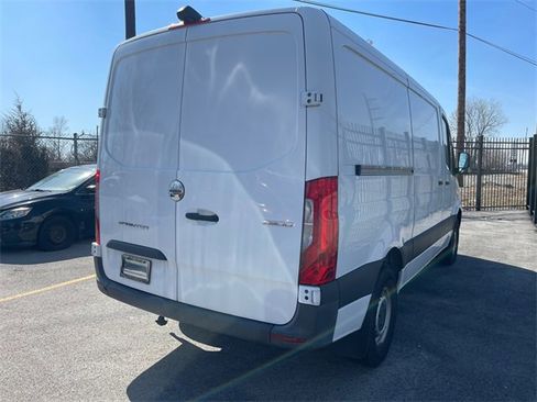 Used 2019 Freightliner Sprinter 2500 image 2