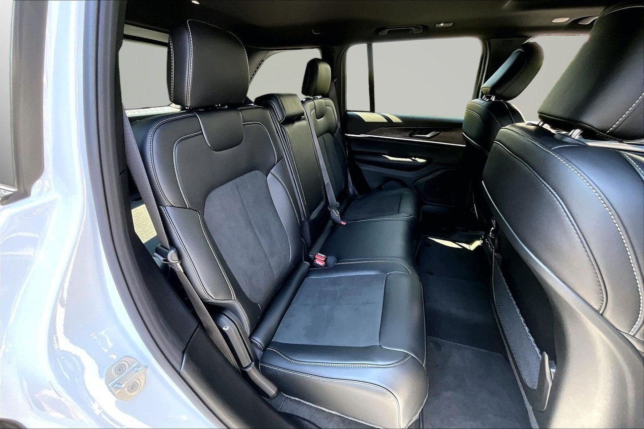 New 2027 Jeep Grand Cherokee Altitude AWD/4WD image 20