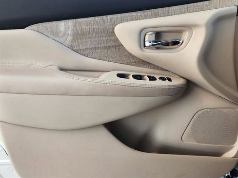Used 2019 Nissan Murano SV image 18