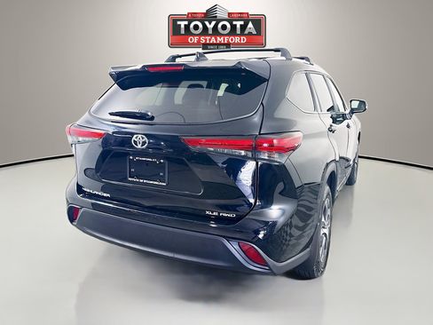 Used 2023 Toyota Highlander XLE AWD/4WD image 7