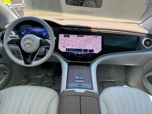 Used 2023 Mercedes-Benz EQS 580 4MATIC Sedan w/ Exclusive Trim Package image 15