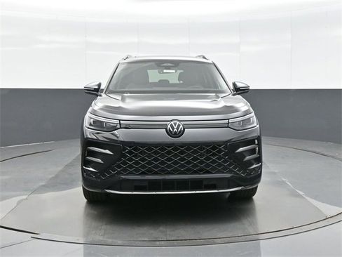 New 2026 Volkswagen Tiguan SE R-Line image 2
