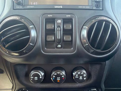 Used 2017 Jeep Wrangler Unlimited Rubicon AWD/4WD image 33
