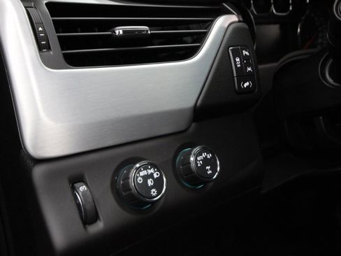 Used 2018 GMC Yukon SLE w/ SLE Value Package image 16