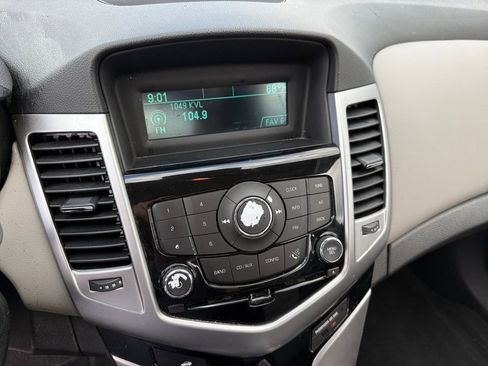 Used 2015 Chevrolet Cruze LS FWD image 17