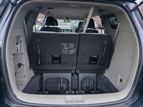 Used 2016 Kia Sedona LX w/ LX Essentials Premium Package image 9