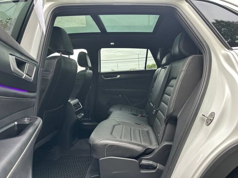 Used 2024 Volkswagen Atlas Cross Sport SEL R-Line AWD/4WD image 18