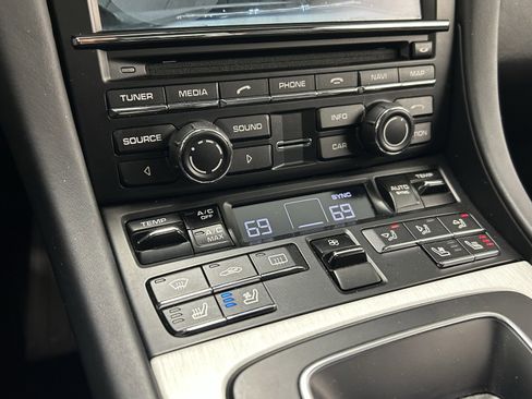 Used 2014 Porsche 911 Turbo S image 21