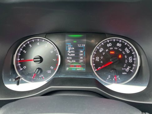 Used 2019 Toyota RAV4 LE AWD/4WD image 18