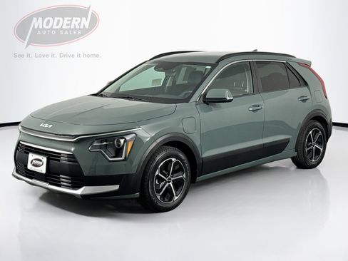 Used 2023 Kia Niro EX w/ EX Cold Weather Package FWD image 1