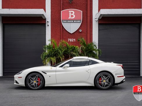 Used 2017 Ferrari California T RWD image 8