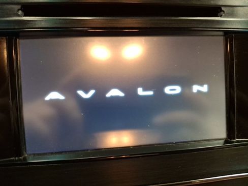 Used 2015 Toyota Avalon XLE image 22