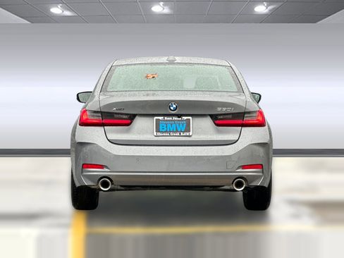 Used 2025 BMW 330i xDrive Sedan w/ Convenience Package image 9