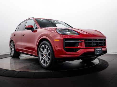 Certified 2026 Porsche Cayenne AWD/4WD image 9