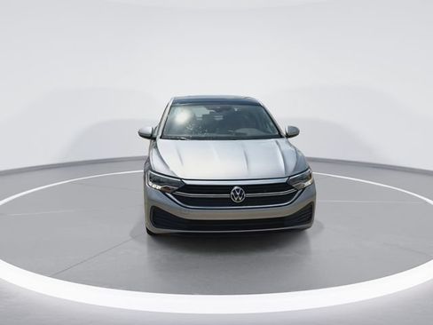 Used 2024 Volkswagen Jetta SE FWD image 4
