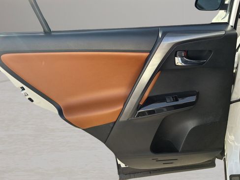 Used 2018 Toyota RAV4 SE w/ Power Extra Value Package image 29